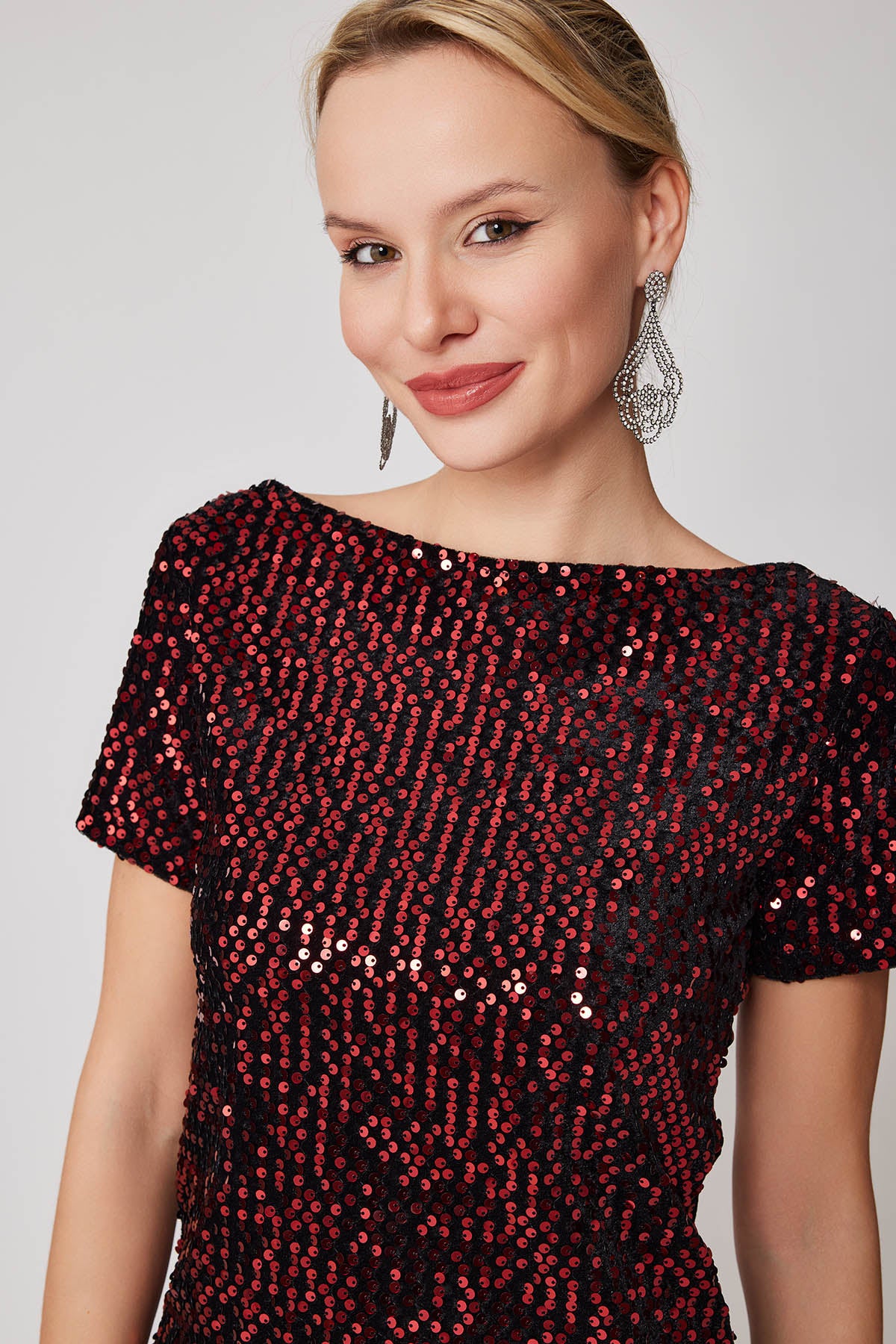 STAMP SEQUINED SHORT SLEEVE BLOUSE