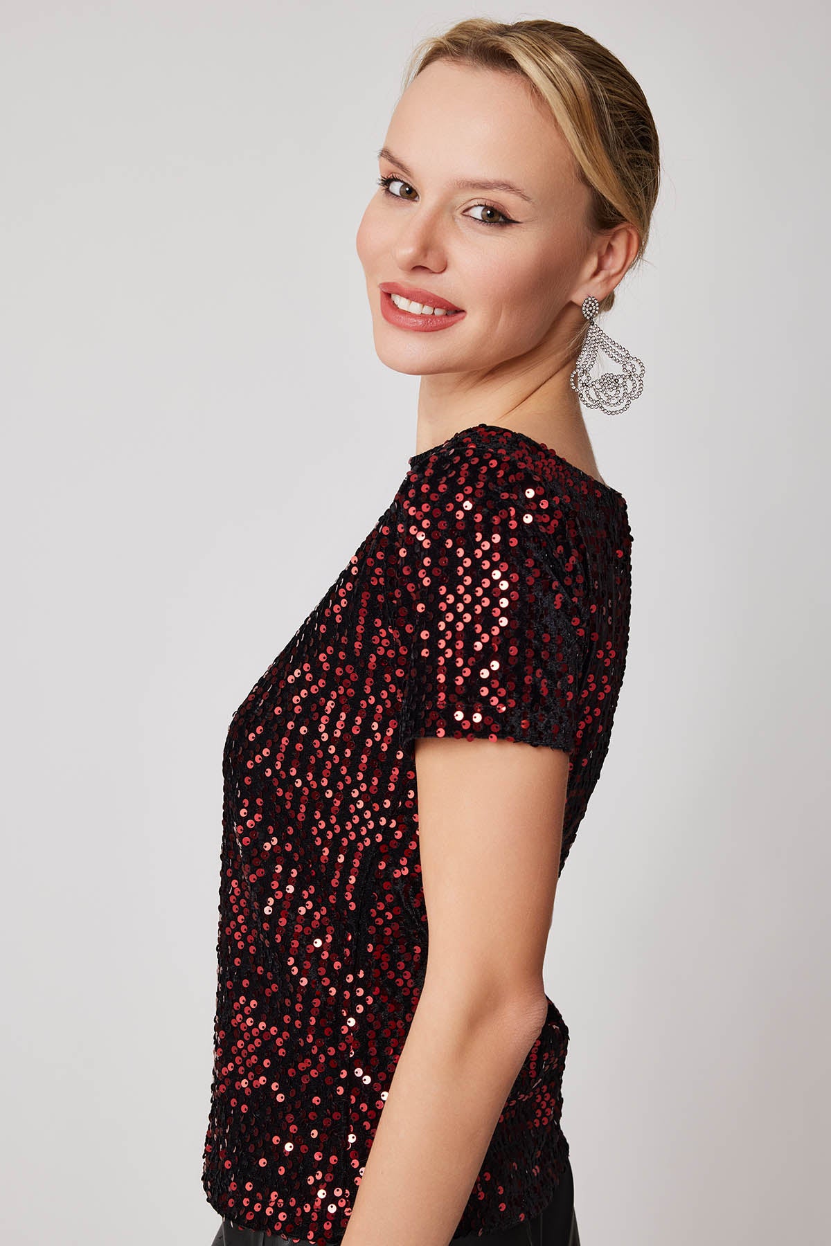 STAMP SEQUINED SHORT SLEEVE BLOUSE