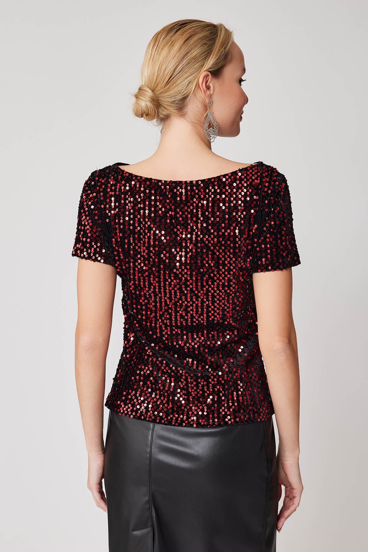 STAMP SEQUINED SHORT SLEEVE BLOUSE