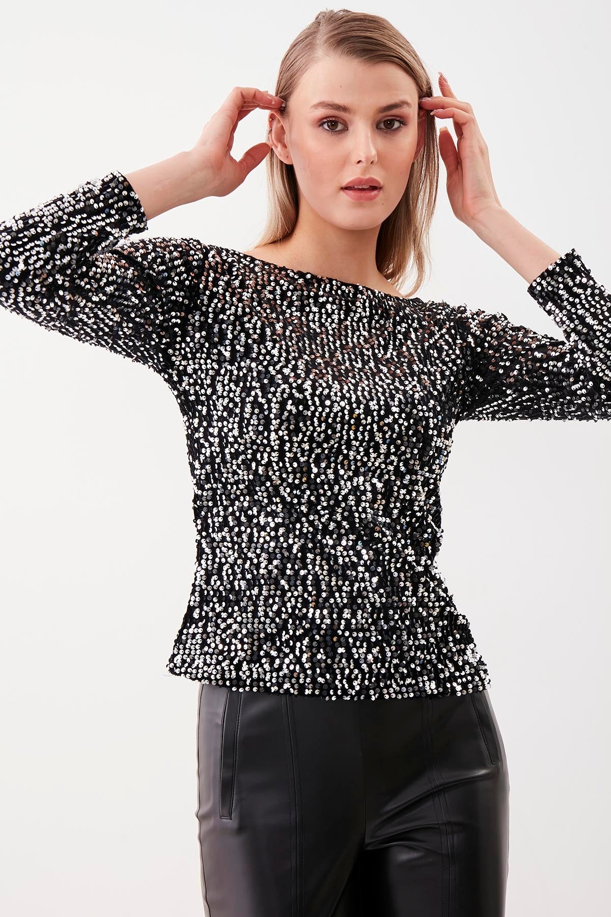 STAMP SEQUIN LONG SLEEVE BLOUSE