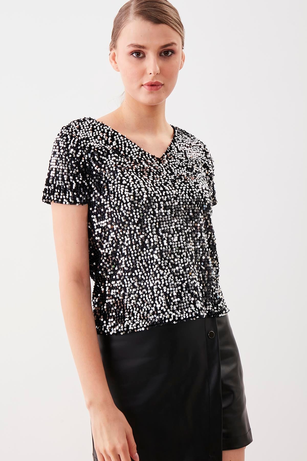 SEQUIN V COLLAR SHORT SLEEVE BLOUSE