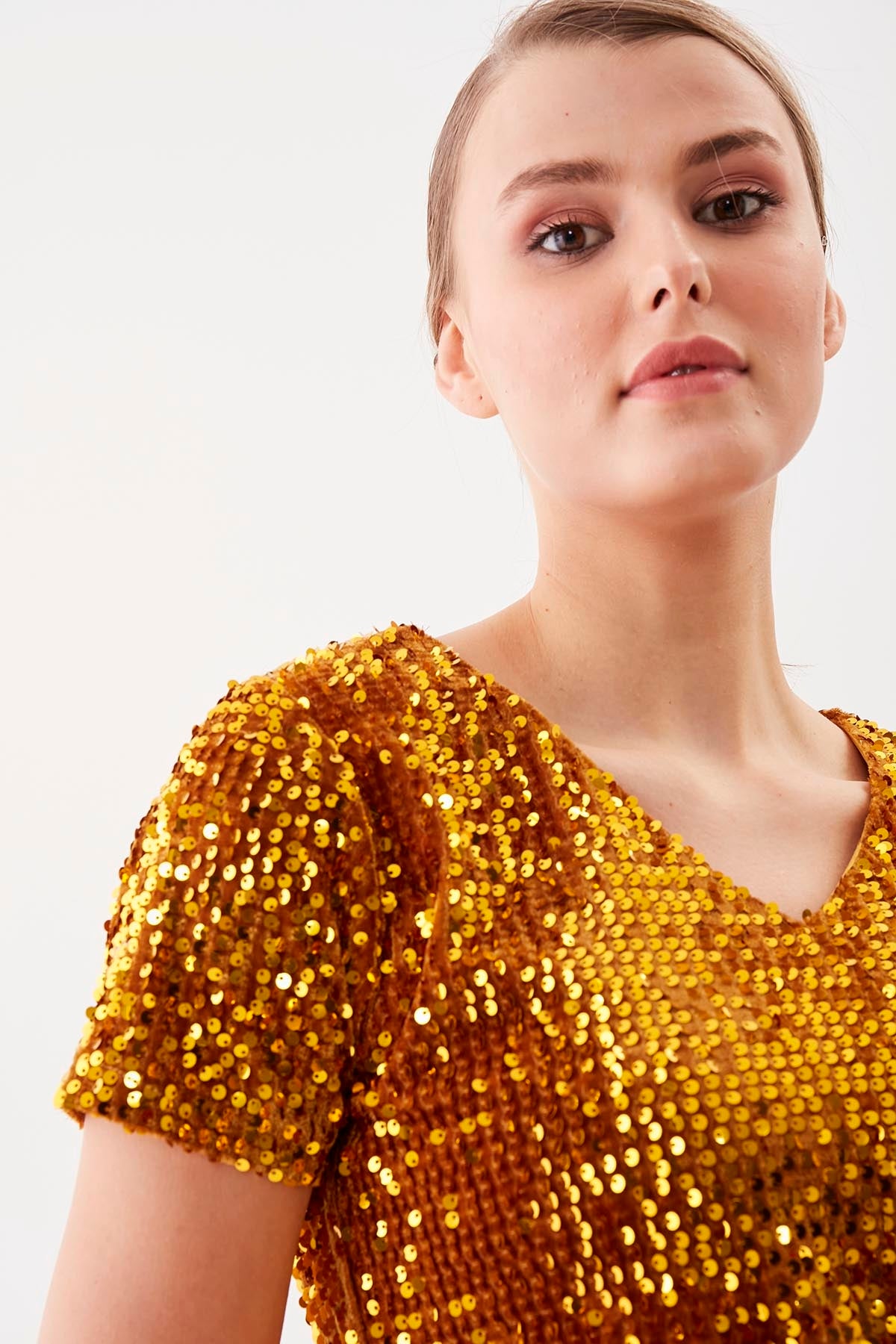SEQUIN V COLLAR SHORT SLEEVE BLOUSE