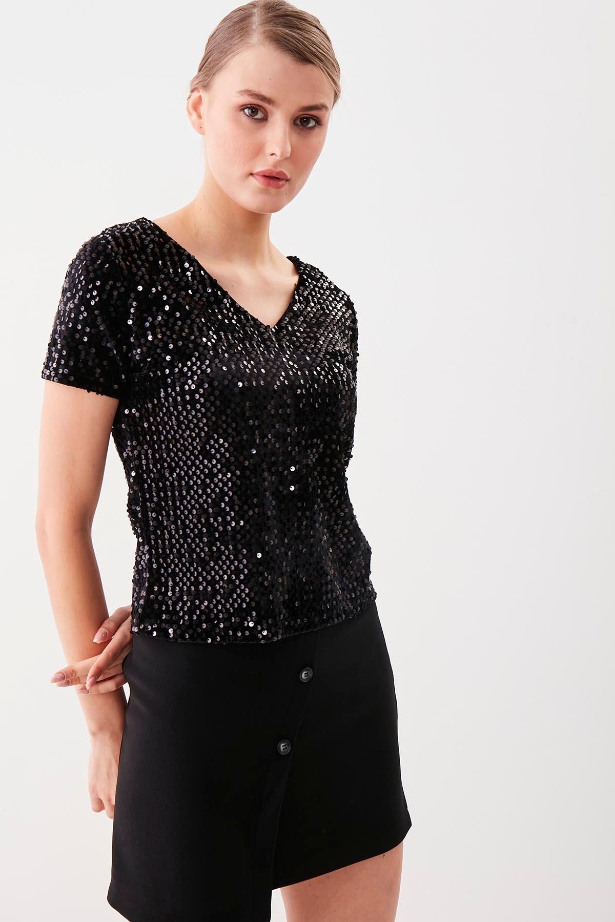 SEQUIN V COLLAR SHORT SLEEVE BLOUSE