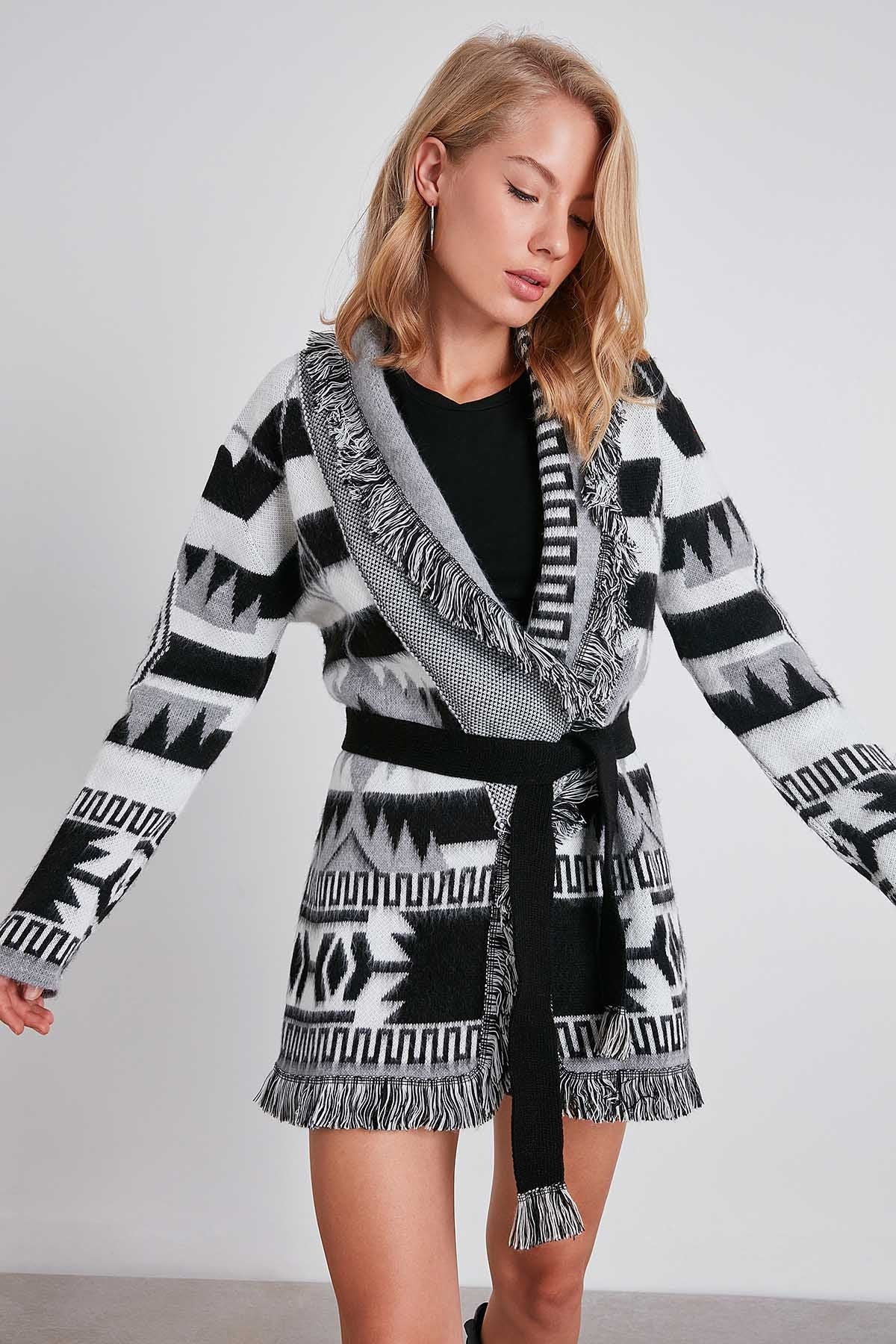 TASSEL PATTERN KNITTED CARDIGAN