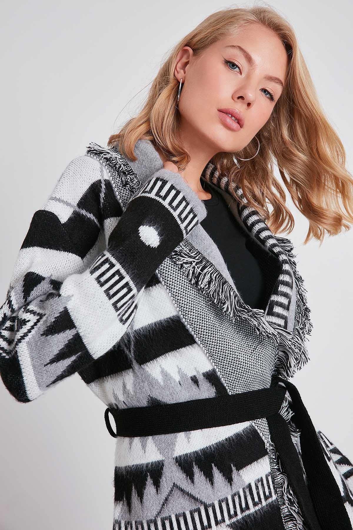 TASSEL PATTERN KNITTED CARDIGAN