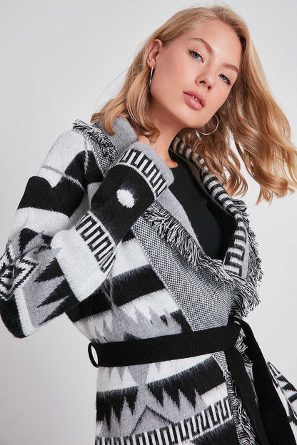 TASSEL PATTERN KNITTED CARDIGAN