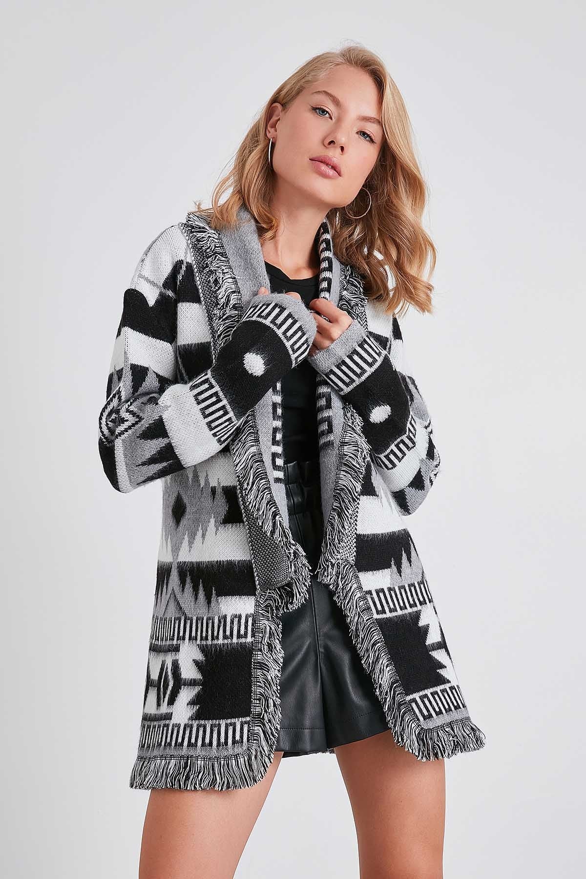 TASSEL PATTERN KNITTED CARDIGAN