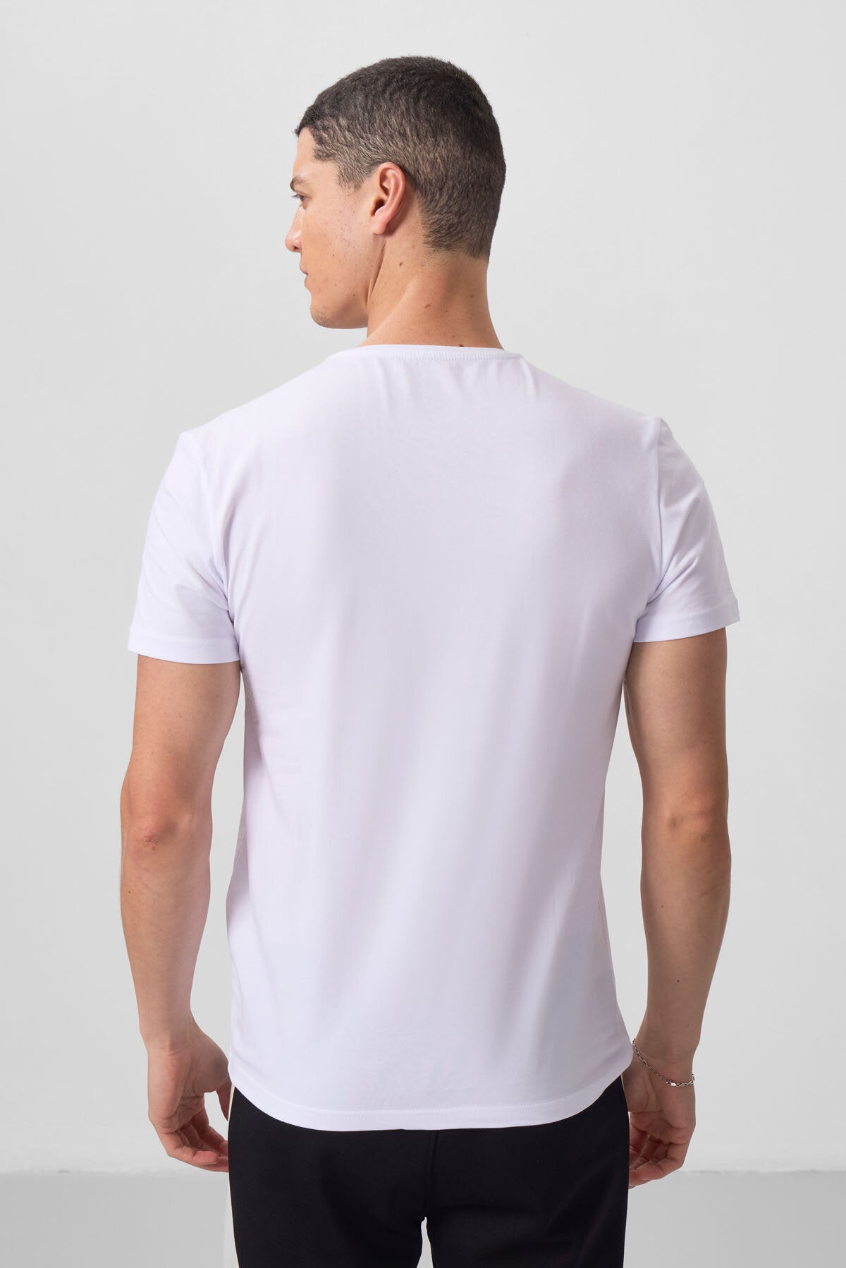 Standard Fit Basic V Collar Pack of 3 white male T-Shirt 87912