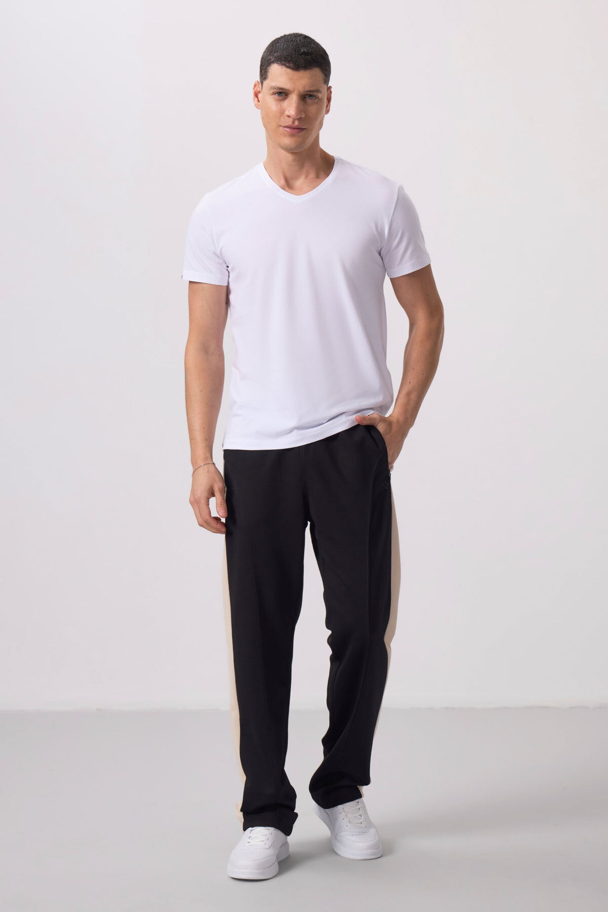 Standard Fit Basic V Collar Pack of 3 white male T-Shirt 87912