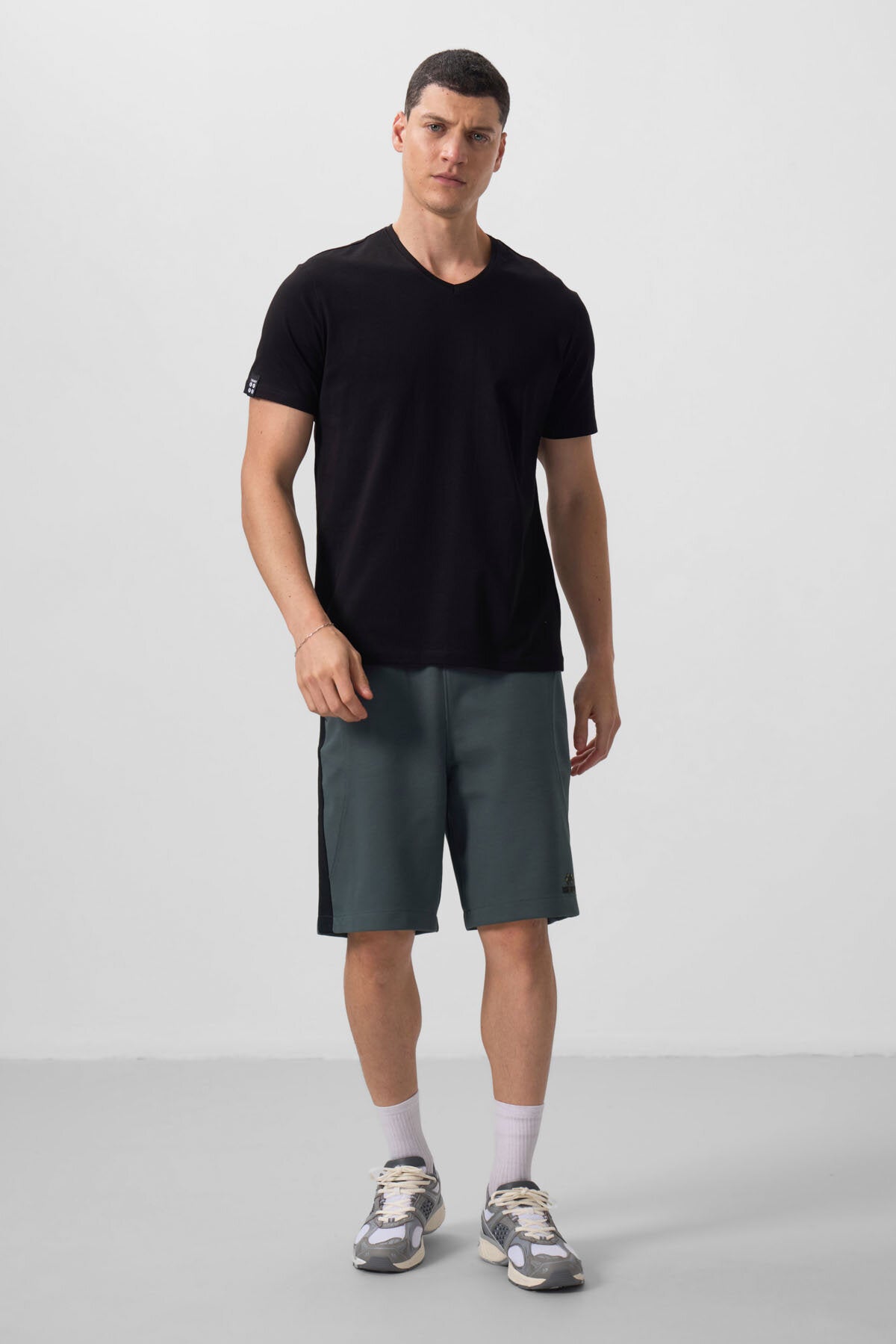 Standard Fit Basic V Collar Pack of 3 Black Men's T-Shirt 87912