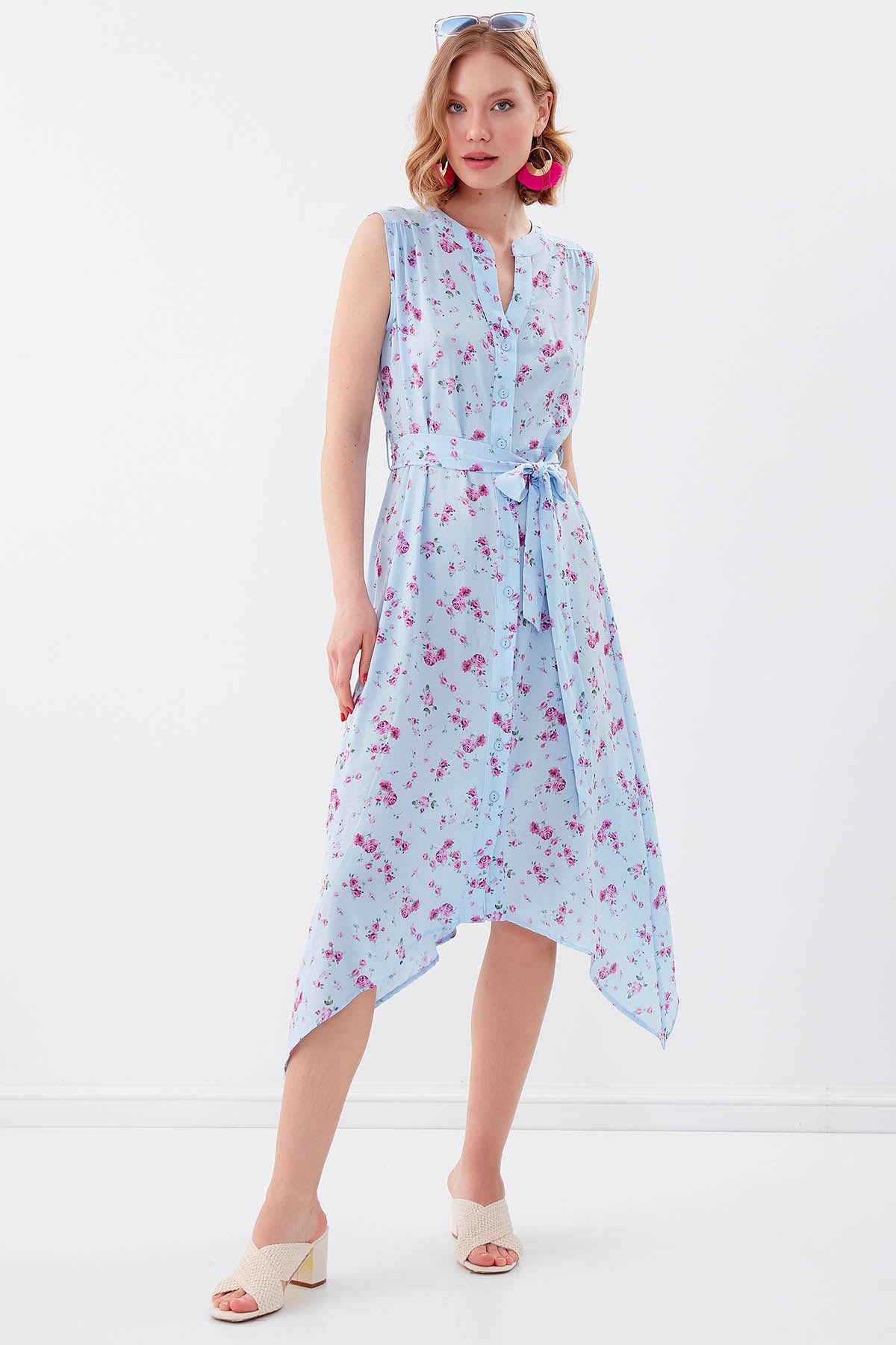 SLEEVELESS BELT-ATTACHED FLORAL DRESS