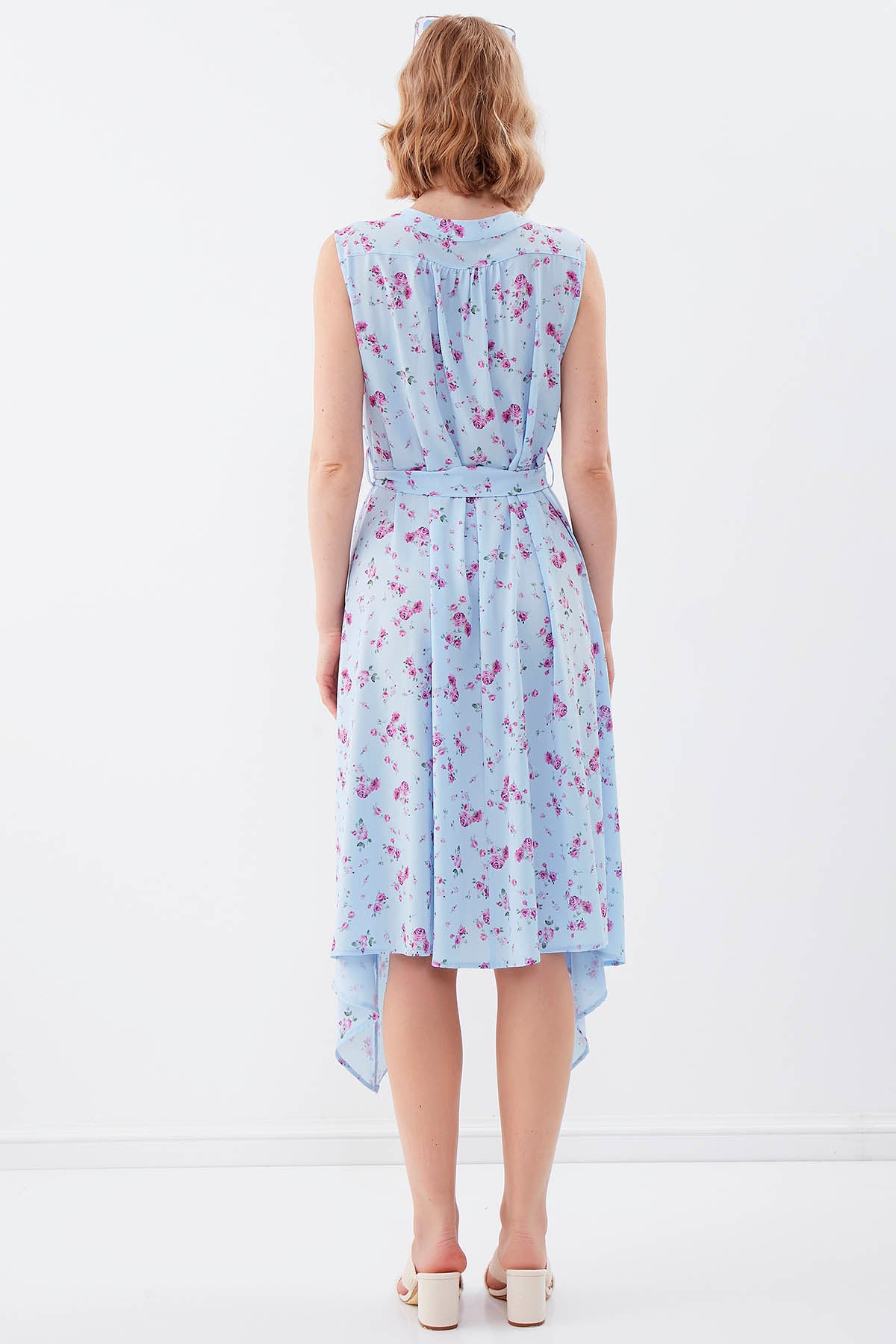 SLEEVELESS BELT-ATTACHED FLORAL DRESS