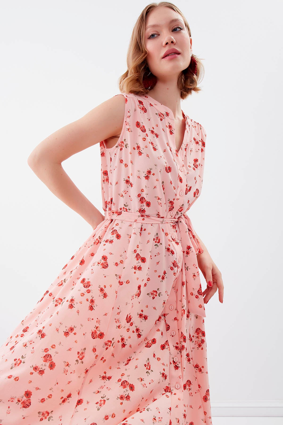 SLEEVELESS BELT-ATTACHED FLORAL DRESS