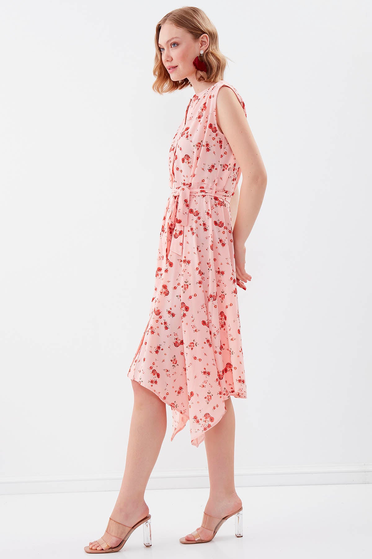 SLEEVELESS BELT-ATTACHED FLORAL DRESS