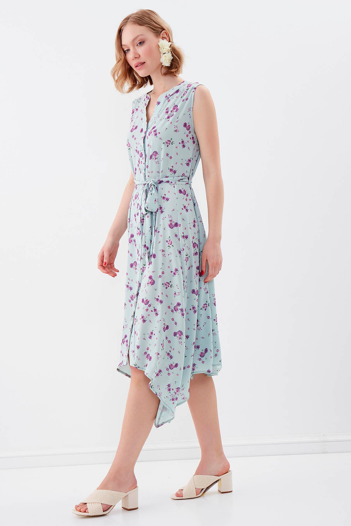 SLEEVELESS BELT-ATTACHED FLORAL DRESS