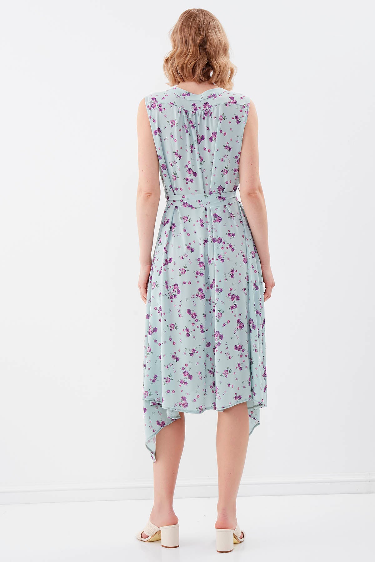 SLEEVELESS BELT-ATTACHED FLORAL DRESS
