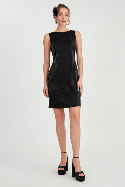 SLEEVELESS GLOSSY SATIN DRESS