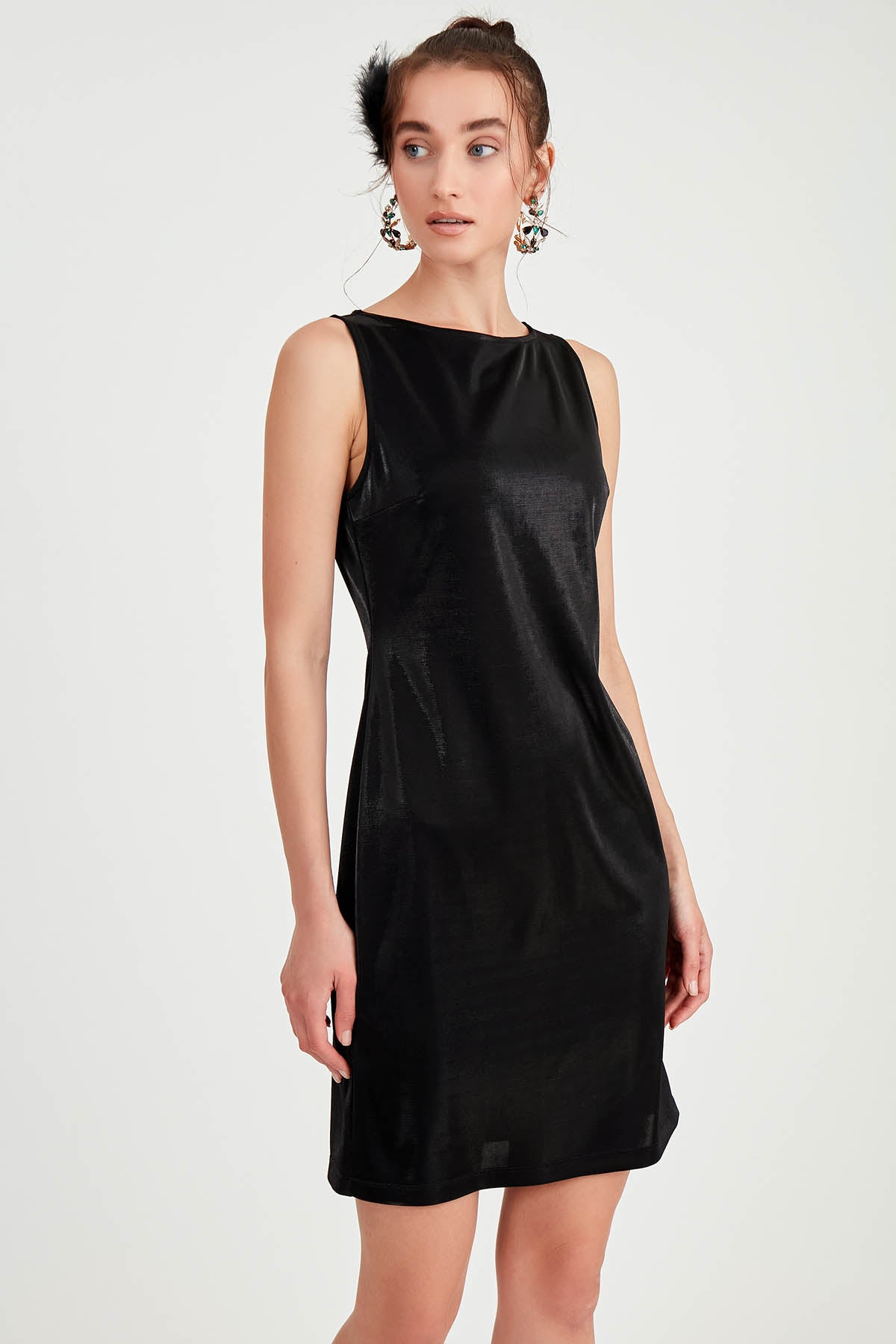 SLEEVELESS GLOSSY SATIN DRESS