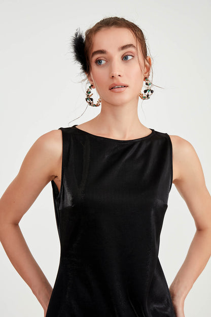 SLEEVELESS GLOSSY SATIN DRESS