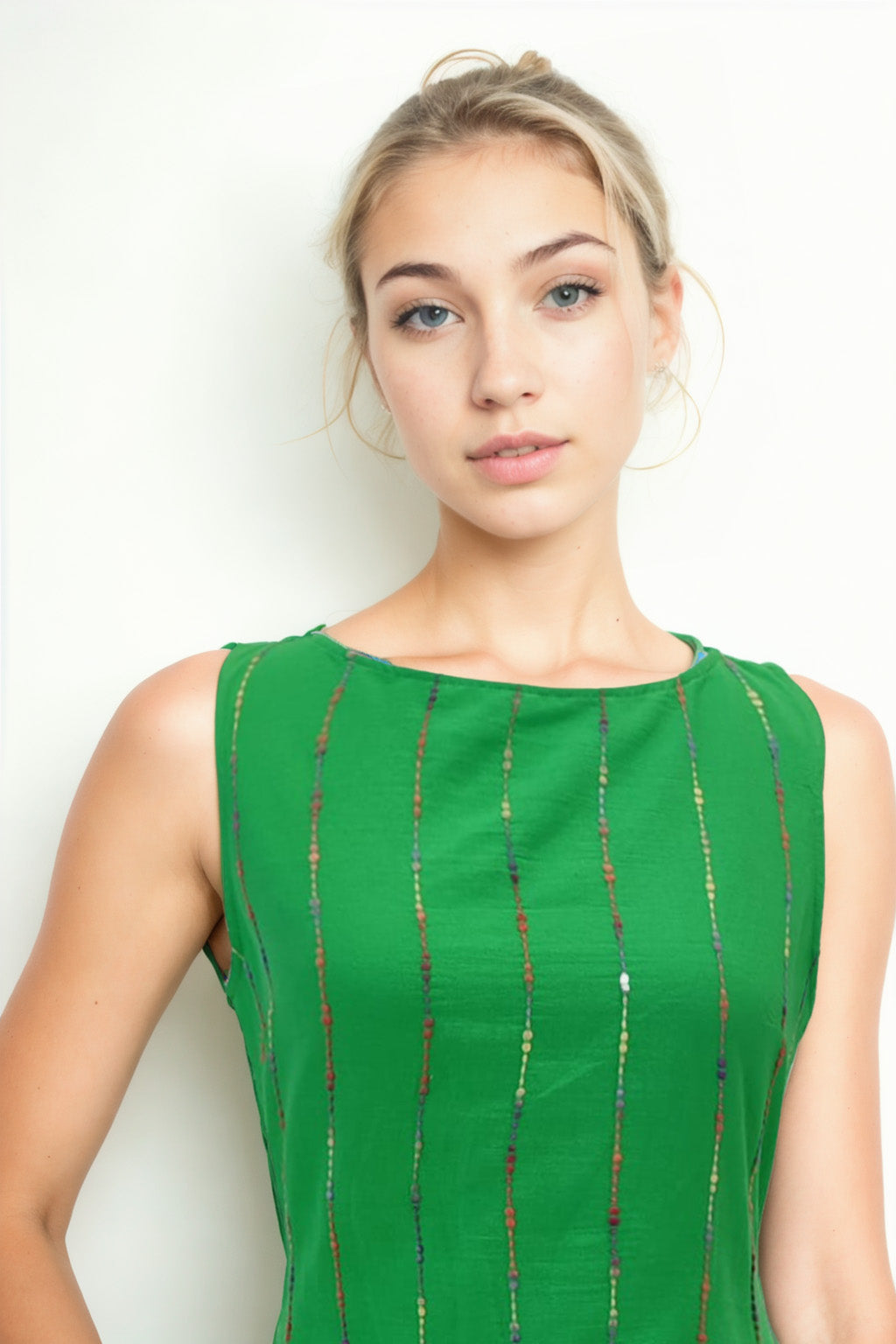 SLEEVELESS DASHED DRESS