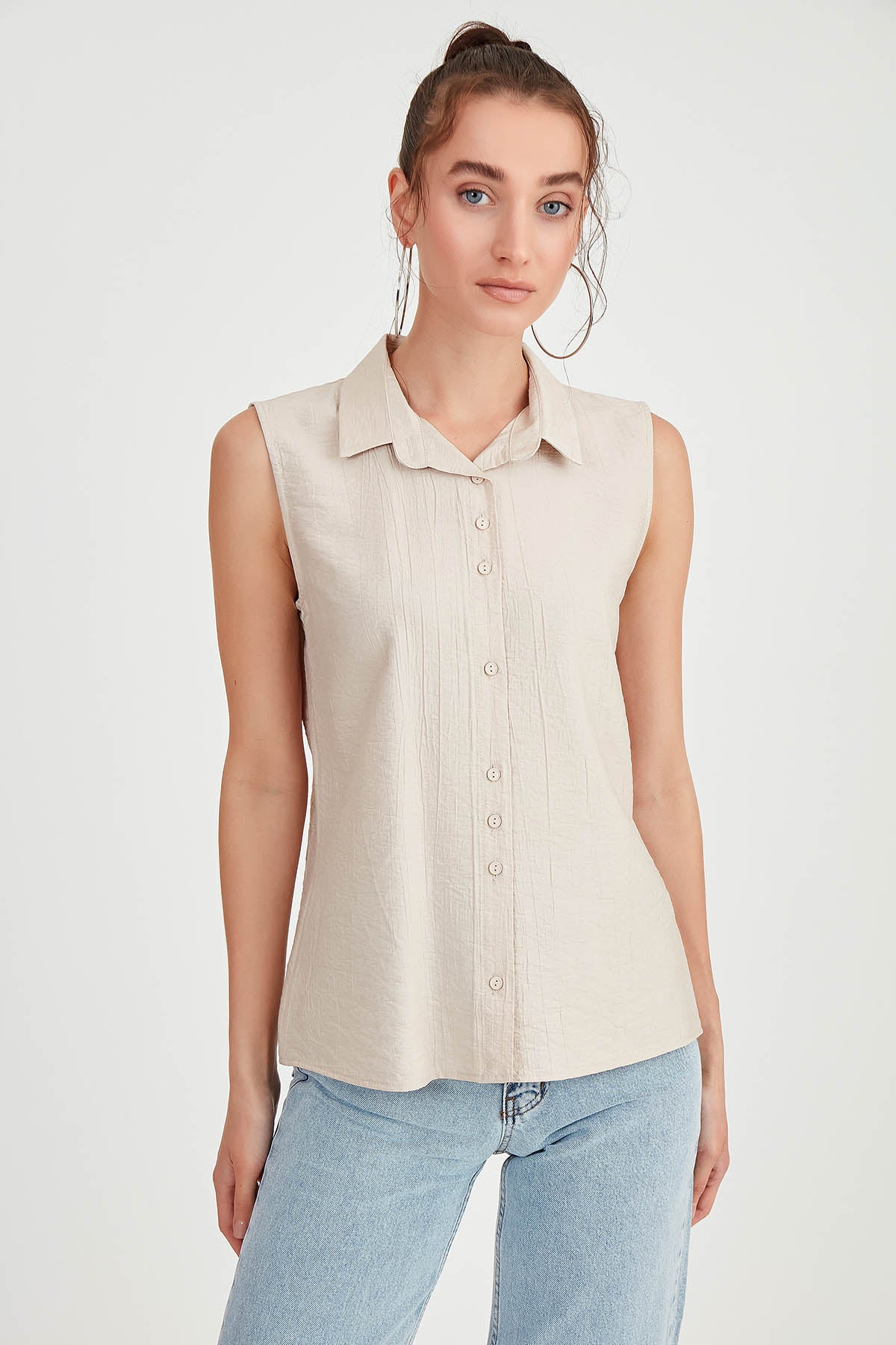 SLEEVELESS COLLAR FRONT BUTTON BLOUSE