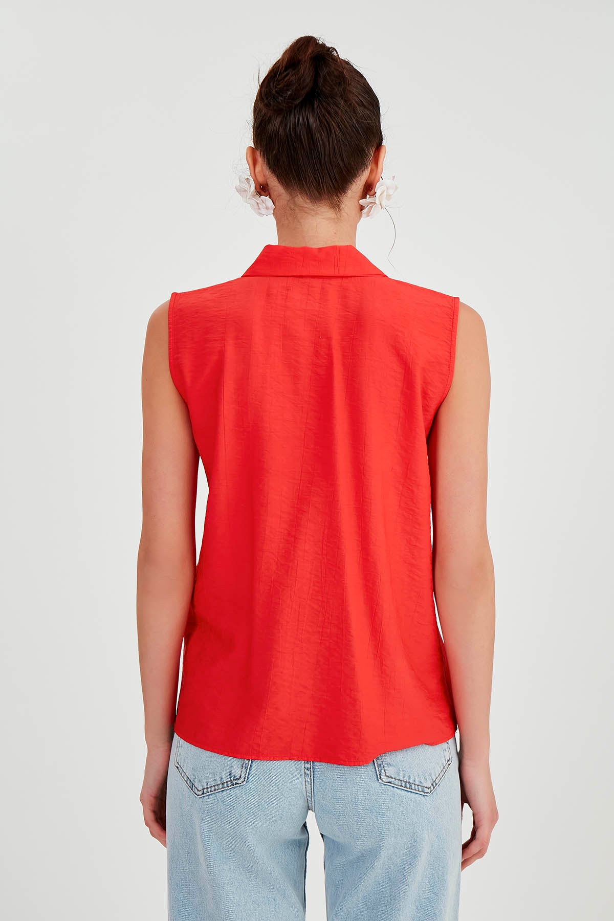 SLEEVELESS COLLAR FRONT BUTTON BLOUSE
