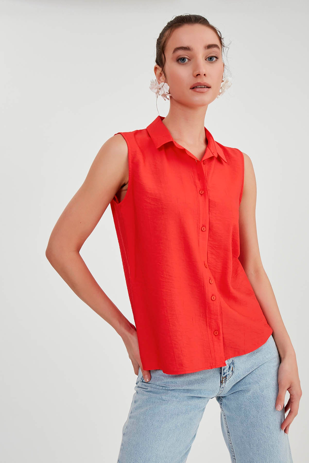 SLEEVELESS COLLAR FRONT BUTTON BLOUSE