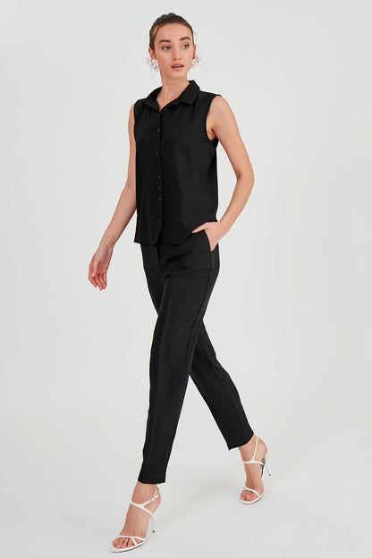 SLEEVELESS COLLAR FRONT BUTTON BLOUSE