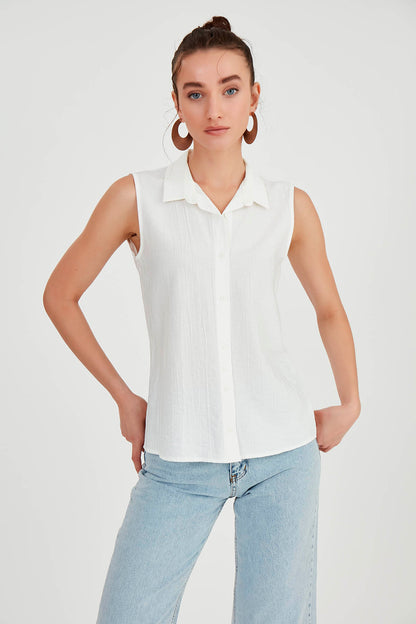 SLEEVELESS COLLAR FRONT BUTTON BLOUSE