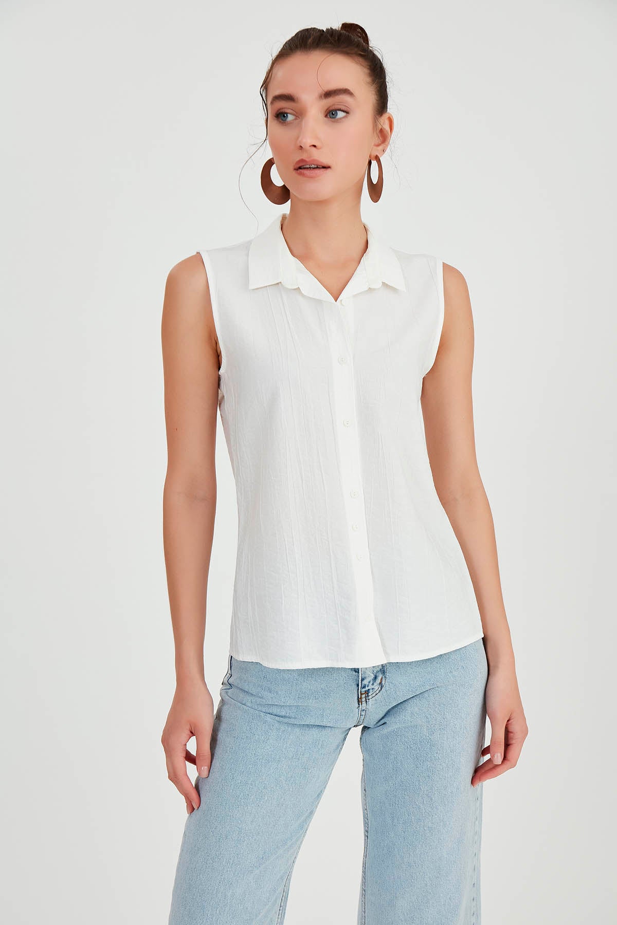 SLEEVELESS COLLAR FRONT BUTTON BLOUSE