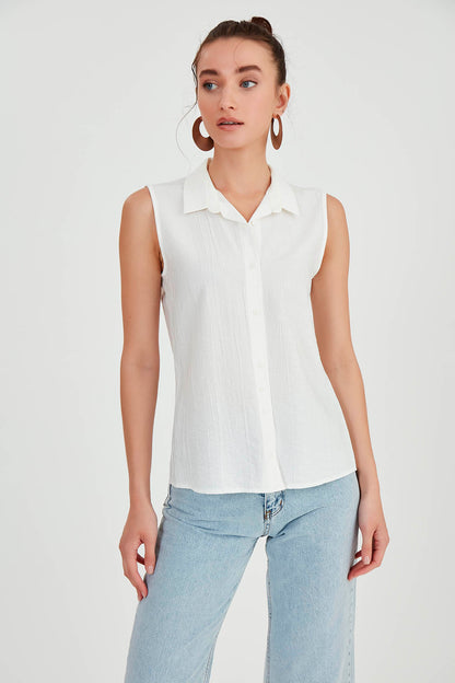 SLEEVELESS COLLAR FRONT BUTTON BLOUSE