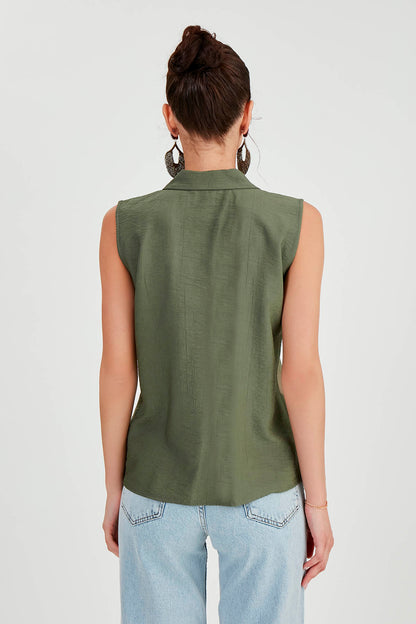 SLEEVELESS COLLAR FRONT BUTTON BLOUSE