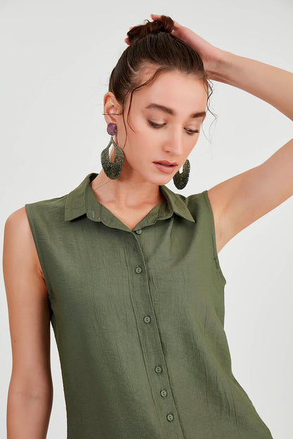 SLEEVELESS COLLAR FRONT BUTTON BLOUSE
