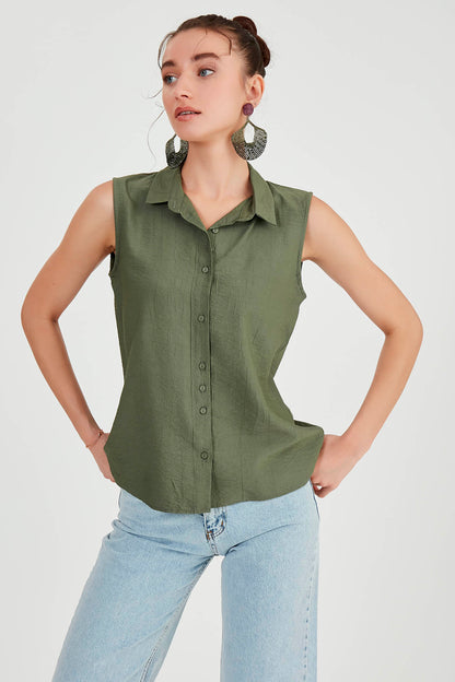 SLEEVELESS COLLAR FRONT BUTTON BLOUSE