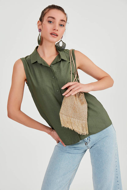 SLEEVELESS COLLAR FRONT BUTTON BLOUSE