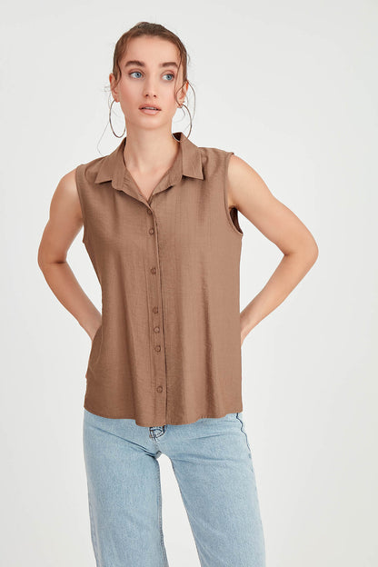 SLEEVELESS COLLAR FRONT BUTTON BLOUSE