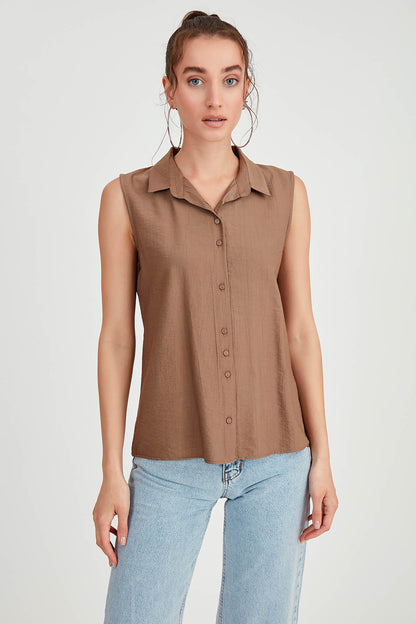 SLEEVELESS COLLAR FRONT BUTTON BLOUSE