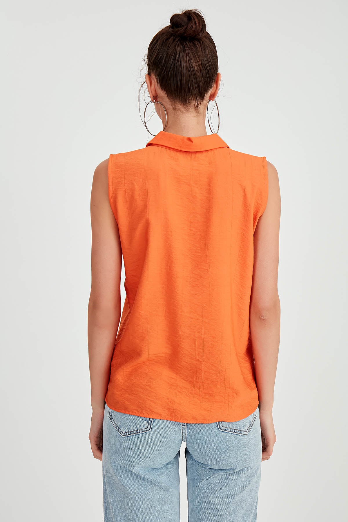SLEEVELESS COLLAR FRONT BUTTON BLOUSE