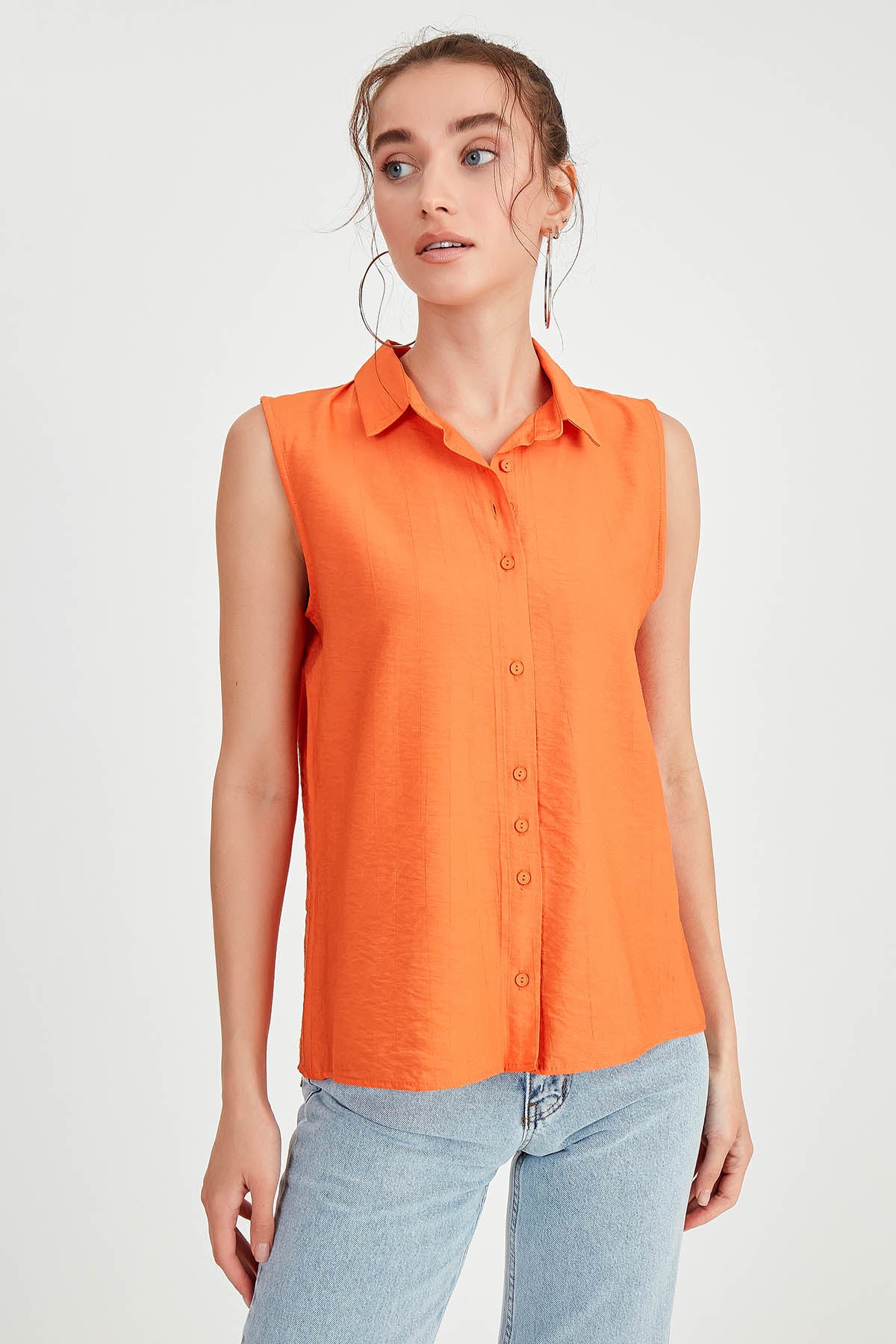 SLEEVELESS COLLAR FRONT BUTTON BLOUSE