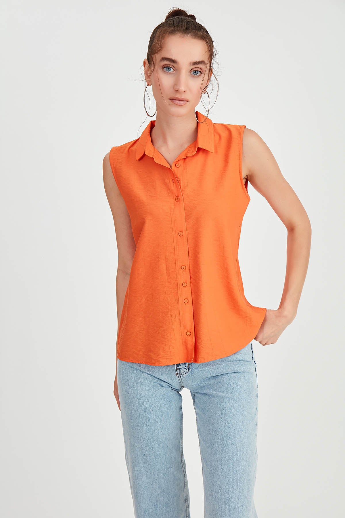 SLEEVELESS COLLAR FRONT BUTTON BLOUSE