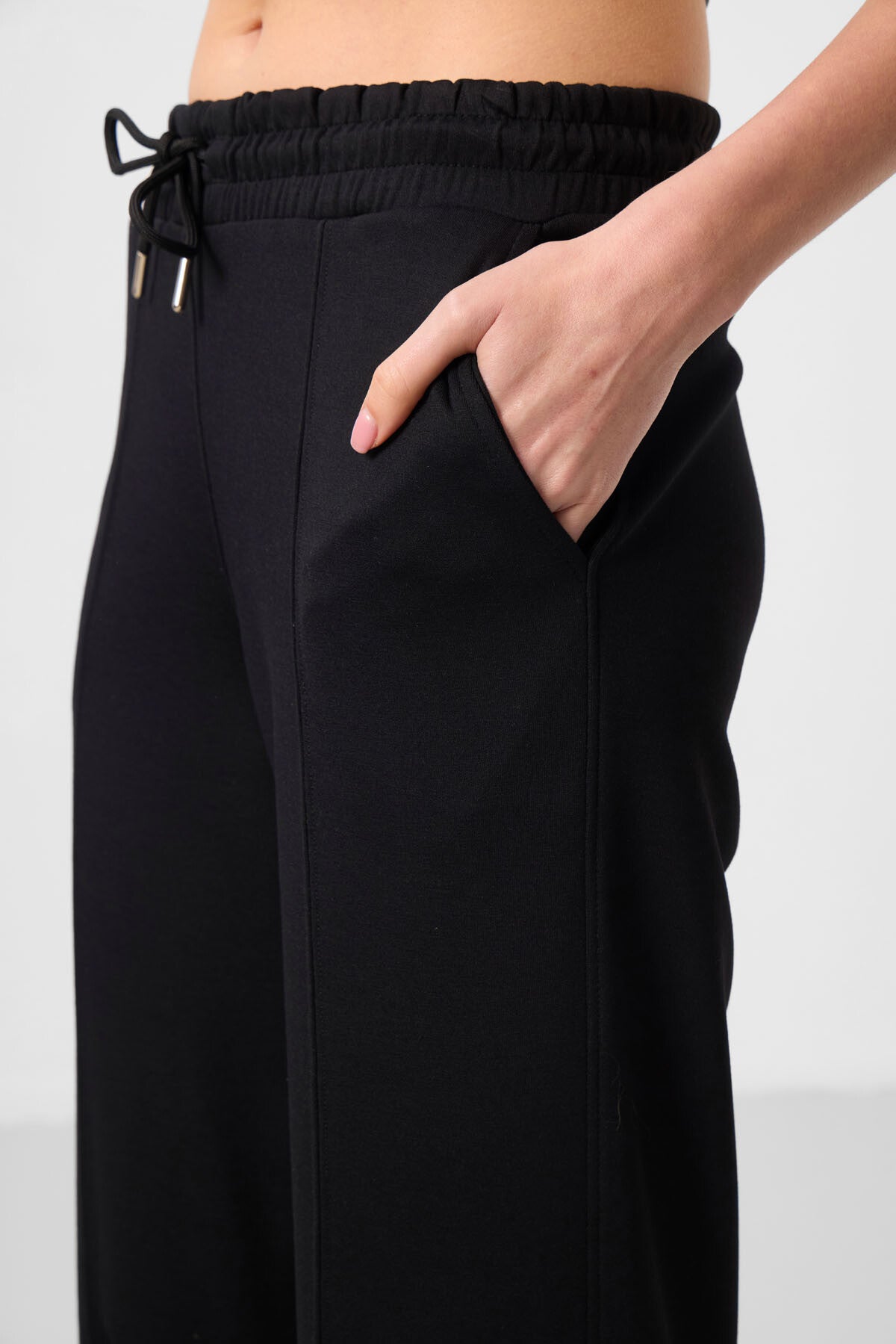 Black Soft Textured Pocket Detailed Front Seam Women's Palazzo Trousers - 94670