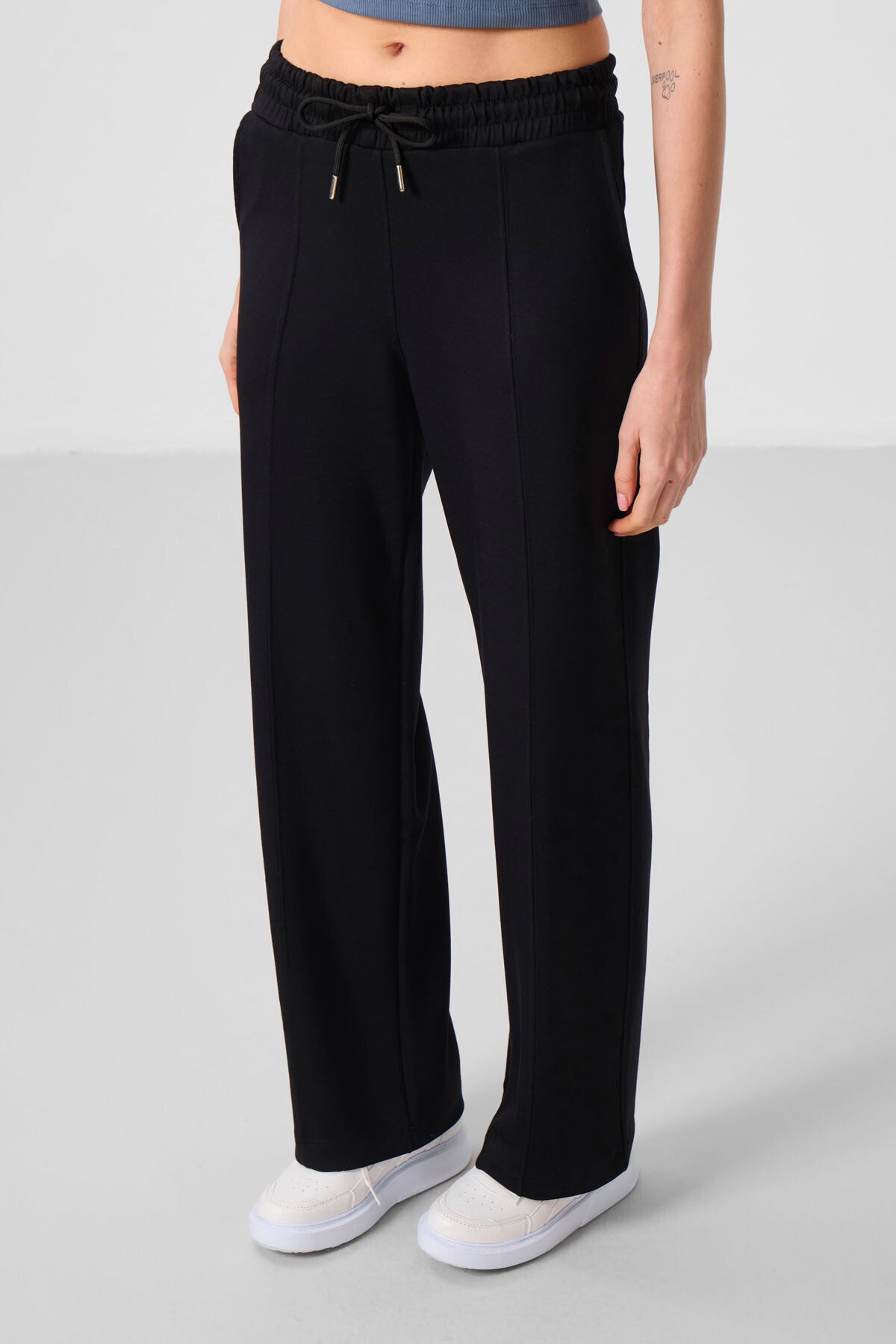 Black Soft Textured Pocket Detailed Front Seam Women's Palazzo Trousers - 94670
