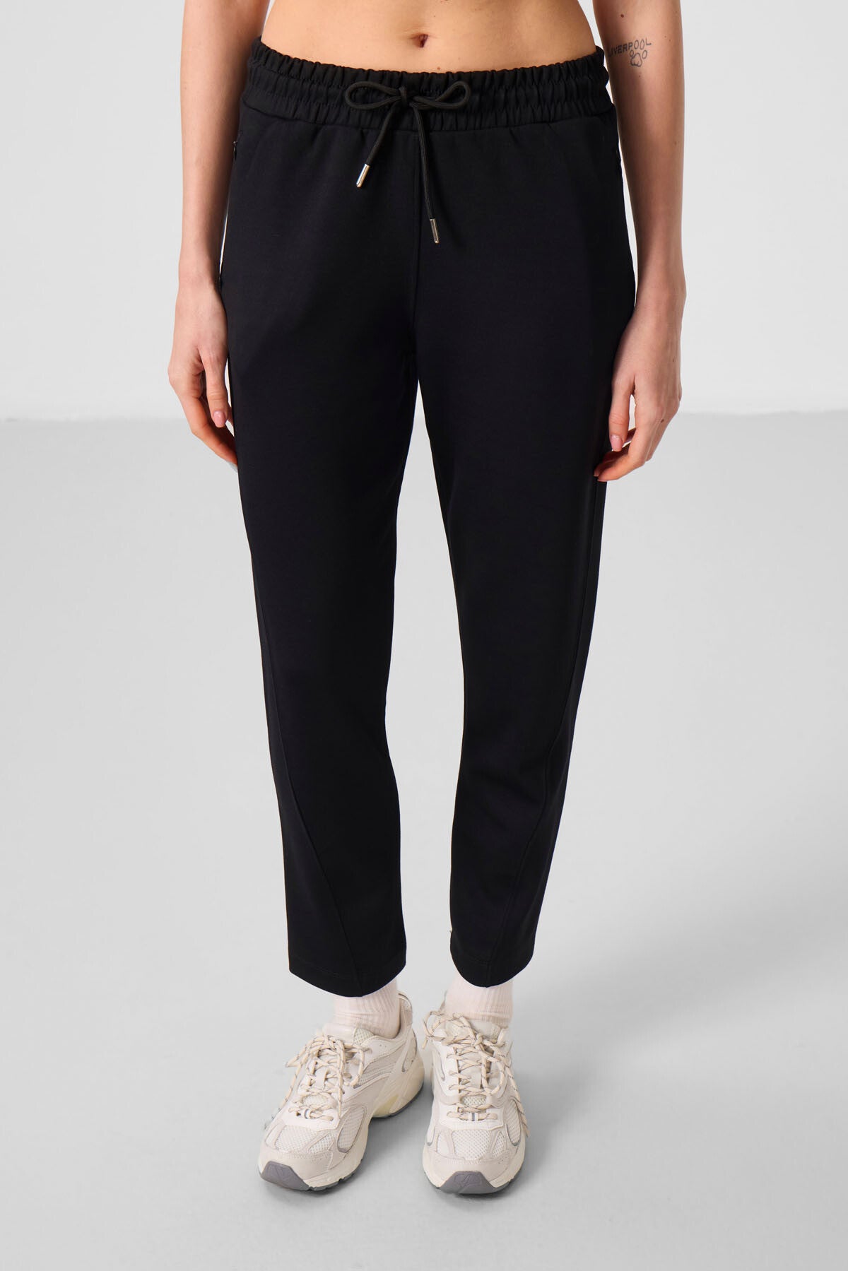 Black Soft Textured Hidden Zipper Slim Leg Women's Trousers - 94668