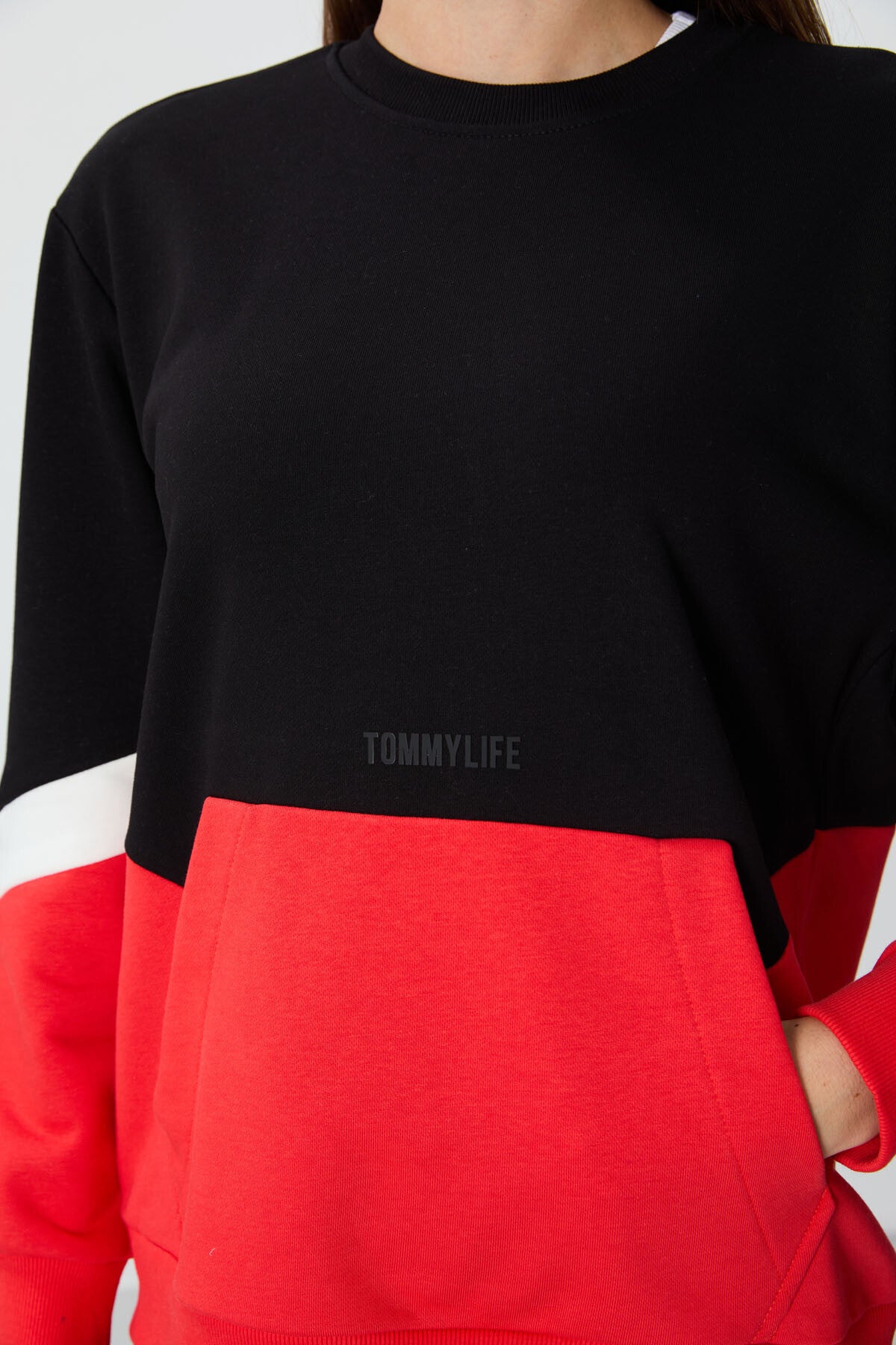 Black Compact Cotton Thick Smooth Textured O Collar Oversize Fit Women's Sweatshirt - 97289