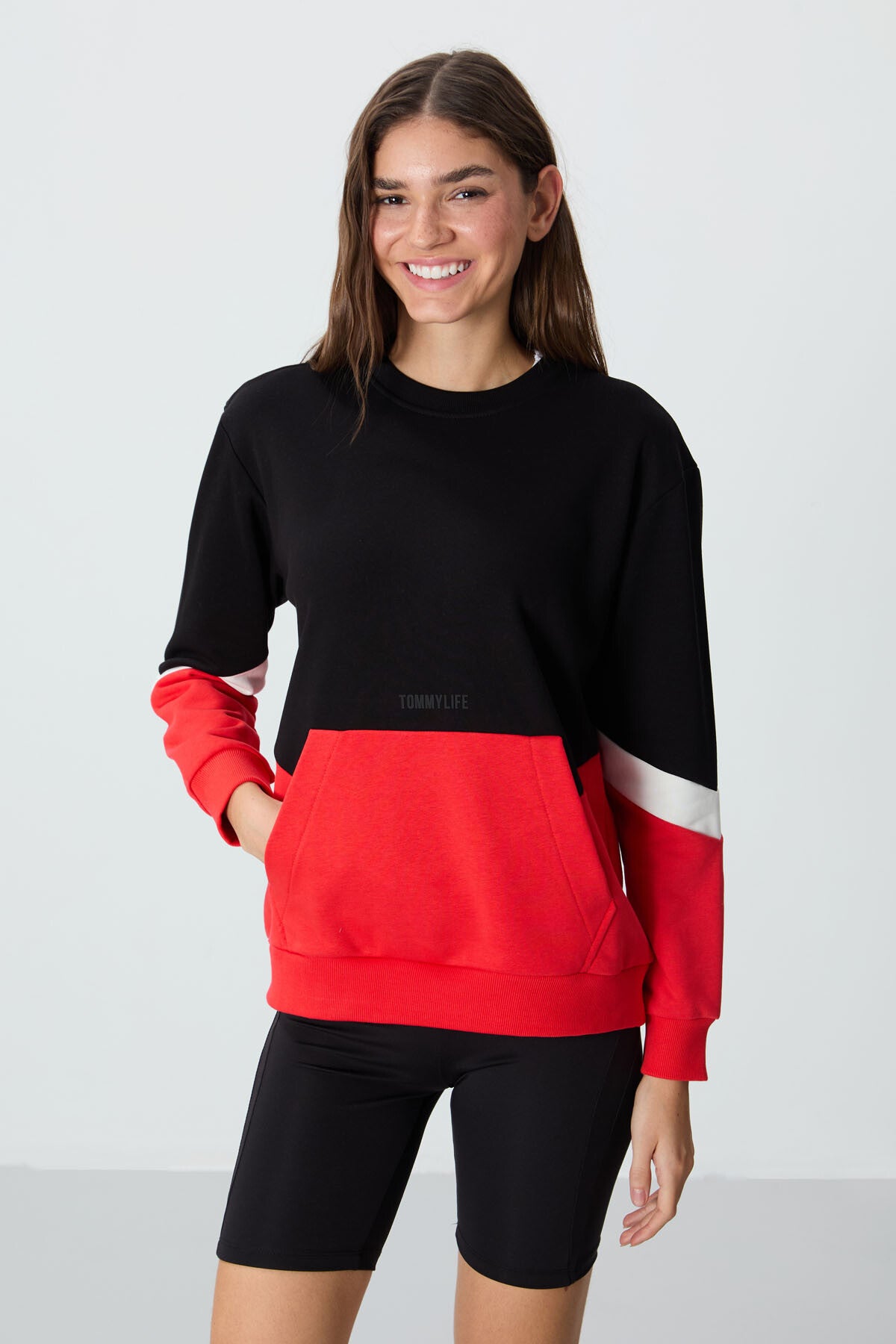 Black Compact Cotton Thick Smooth Textured O Collar Oversize Fit Women's Sweatshirt - 97289