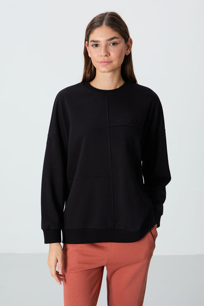 Black Compact Cotton Thick Smooth Textured O Collar Oversize Fit Women's Sweatshirt - 97288