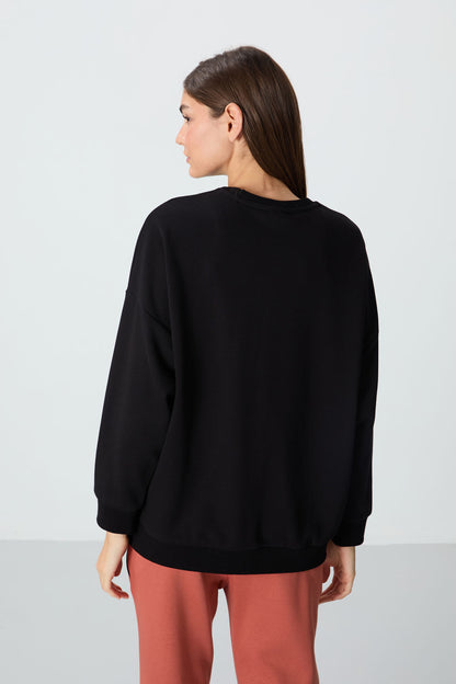 Black Compact Cotton Thick Smooth Textured O Collar Oversize Fit Women's Sweatshirt - 97288