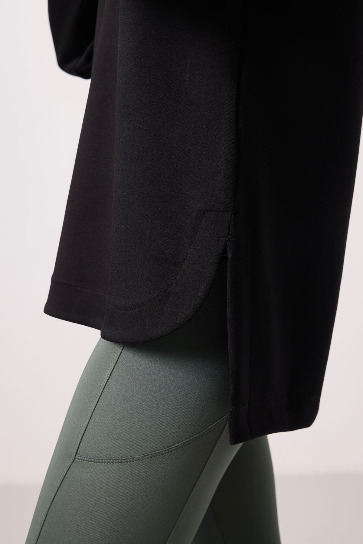 Black Soft Textured O Collar Comfort Fit Women's Tunic Sweatshirt - 97305