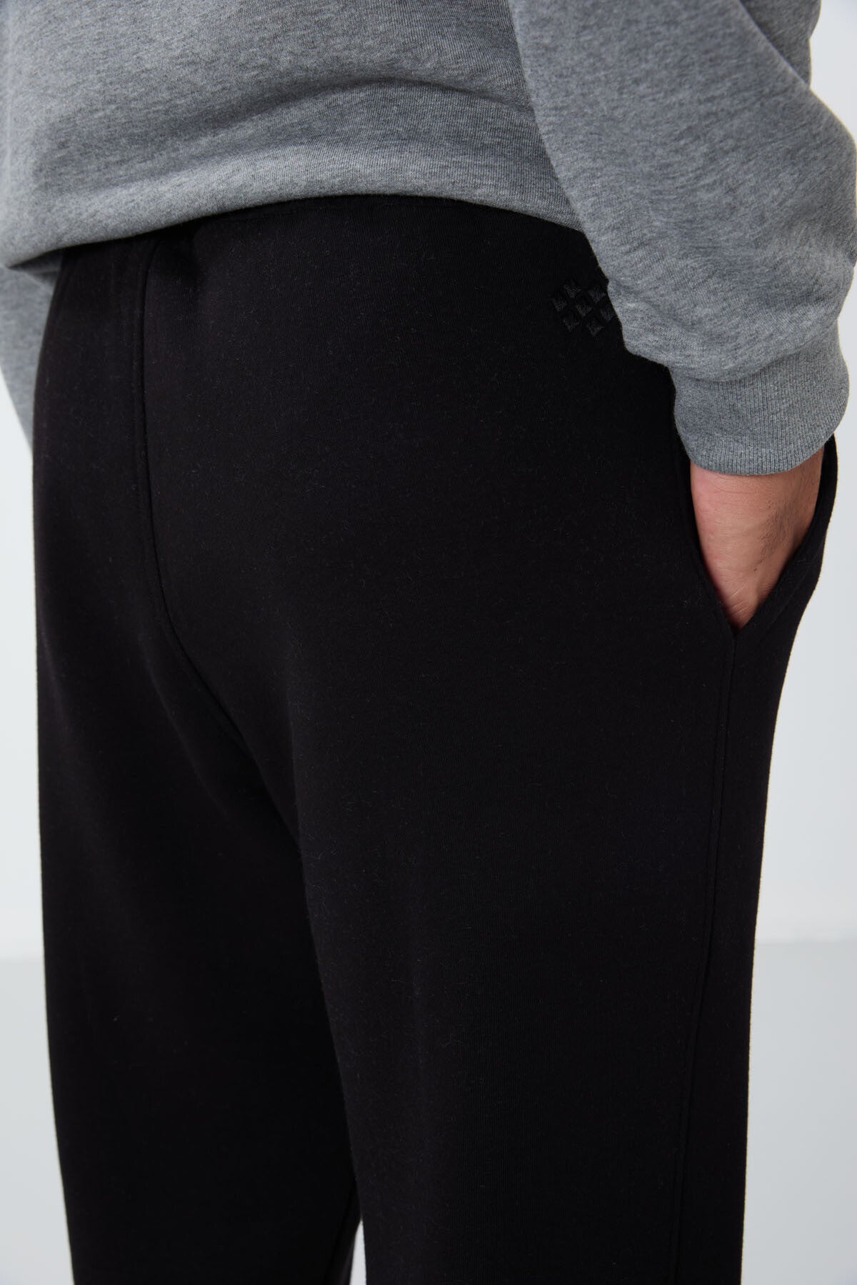 Black Cotton Thick Fleece-Lined Soft Textured Oversize Embroidered Men's Tracksuit Bottom -82146