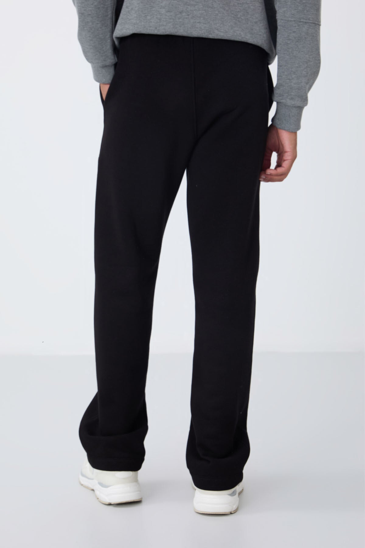 Black Cotton Thick Fleece-Lined Soft Textured Oversize Embroidered Men's Tracksuit Bottom -82146